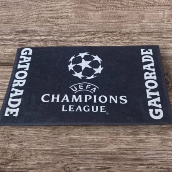GATORADE UEFA CHAMPION LEAGUE TOWEL - Picture 1 of 3
